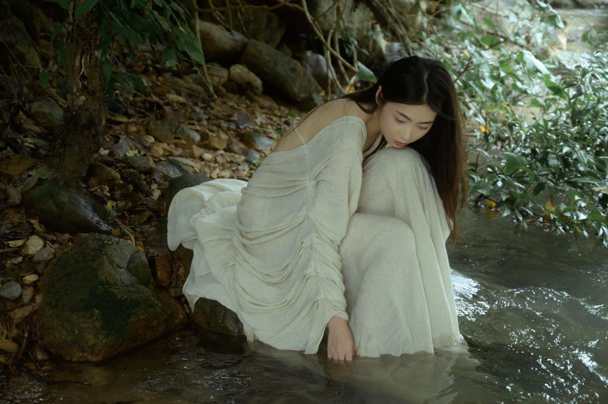 在林中 - 摄影：尤里CC - 模特：半个月亮-艺语图