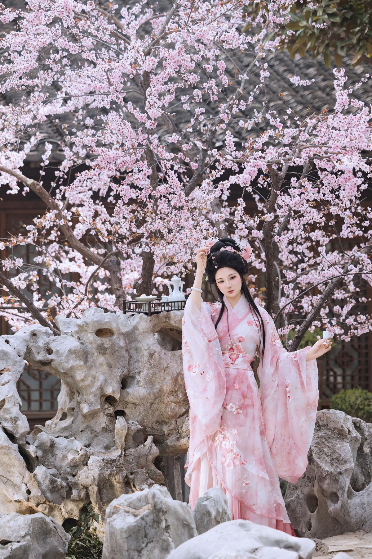 花下饮酒 - 摄影：若寒Rock - 模特：音南云-艺语图