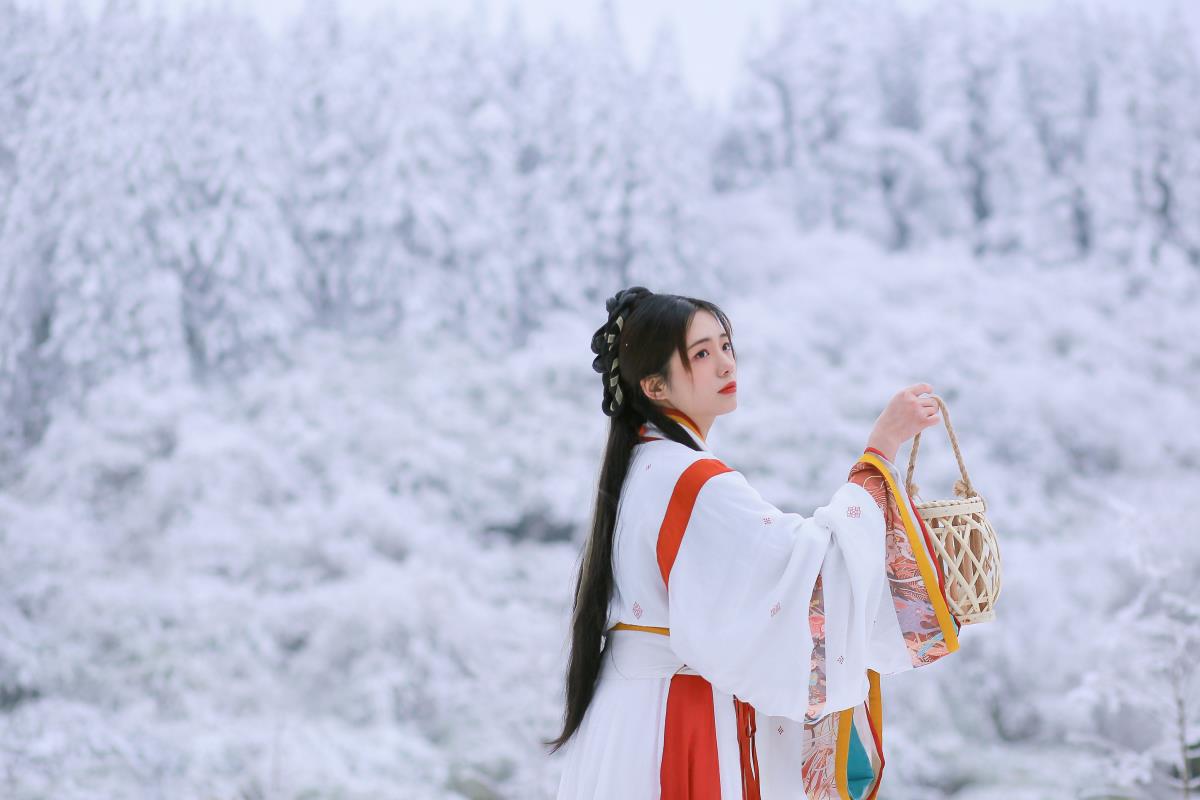 青松 – 摄影：苏墨Taro – 模特：沂越-艺语图