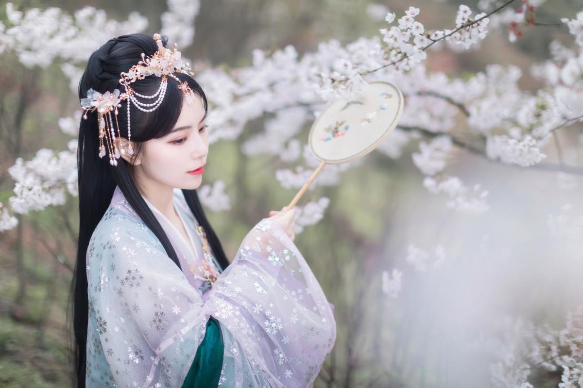 花神 - 摄影：万锦其 - 模特：公子不坏-艺语图