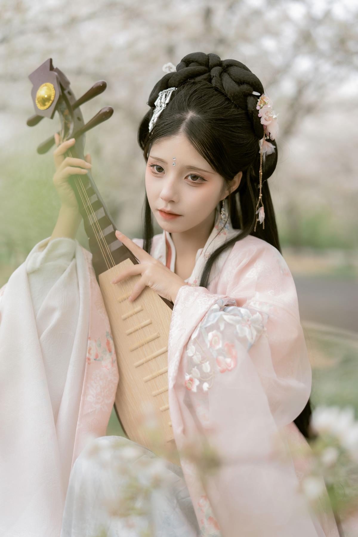 樱花林 琵琶情 - 摄影：阿宏 - 模特：顾言一-艺语图