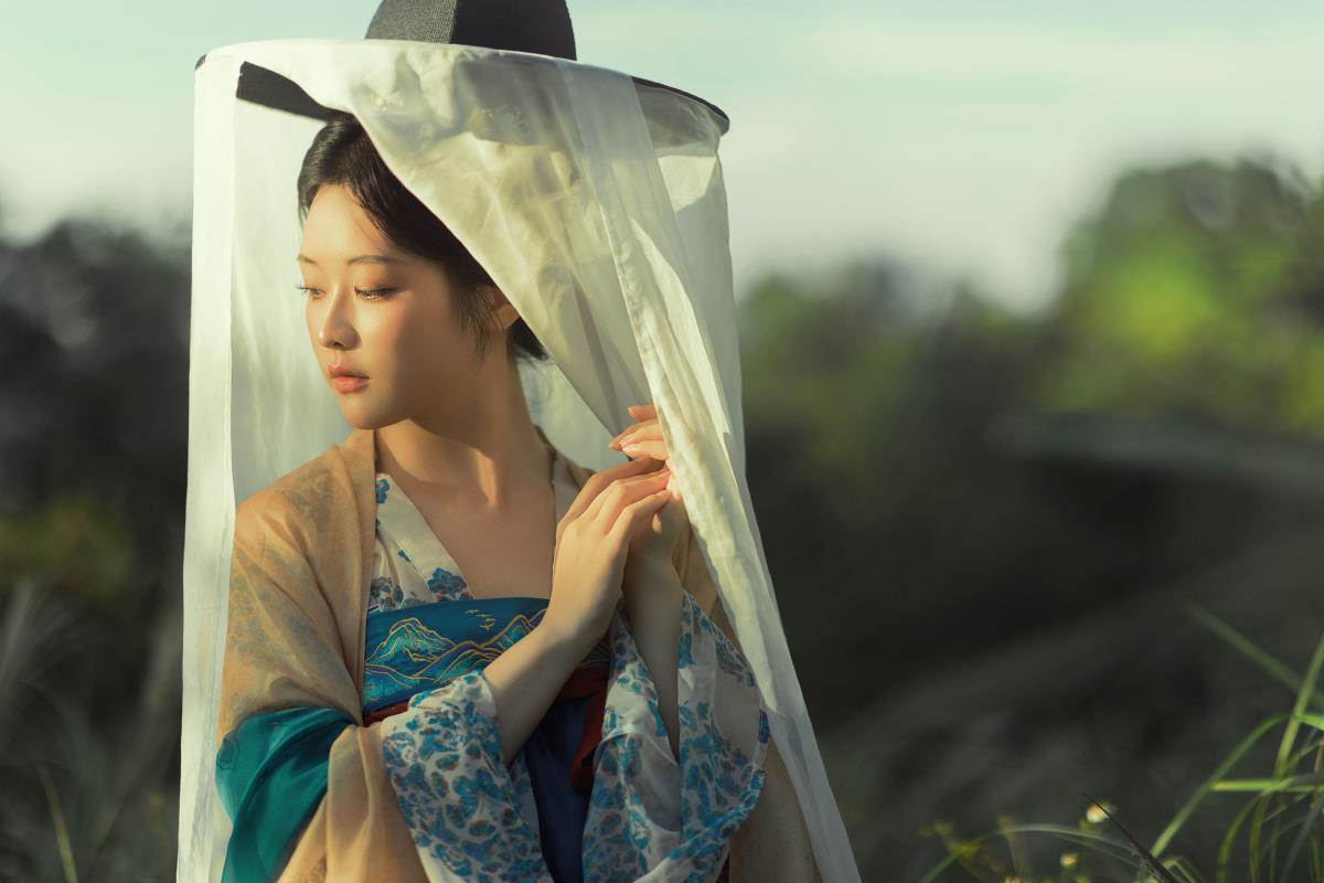 秋日山行 - 摄影：若寒Rock - 模特：神赐杏杏-艺语图