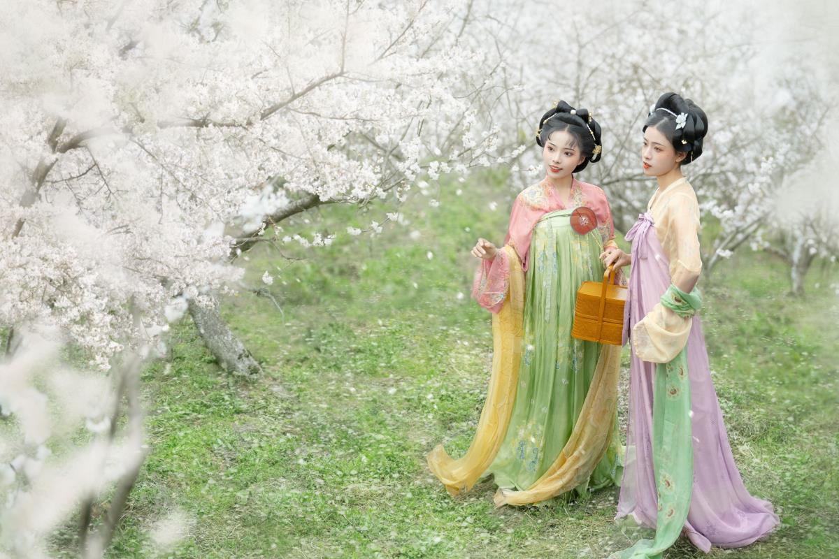 上春山 - 摄影：徐雨青 - 模特：遥七不卖鸡毛菜-艺语图