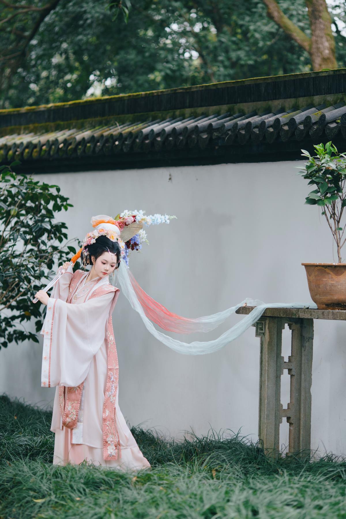 珠光点染三白妆,墨云深处见芳华 - 摄影:MYC摄影 - 模特:焦糖马奇朵-艺语图