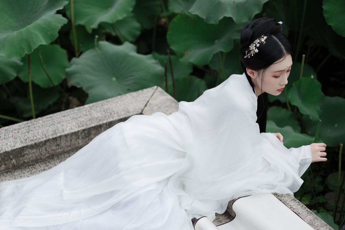 层波潋滟远山横 一笑一倾城 - 摄影：点墨纤尘 - 模特：柳柳杨柳柳-艺语图