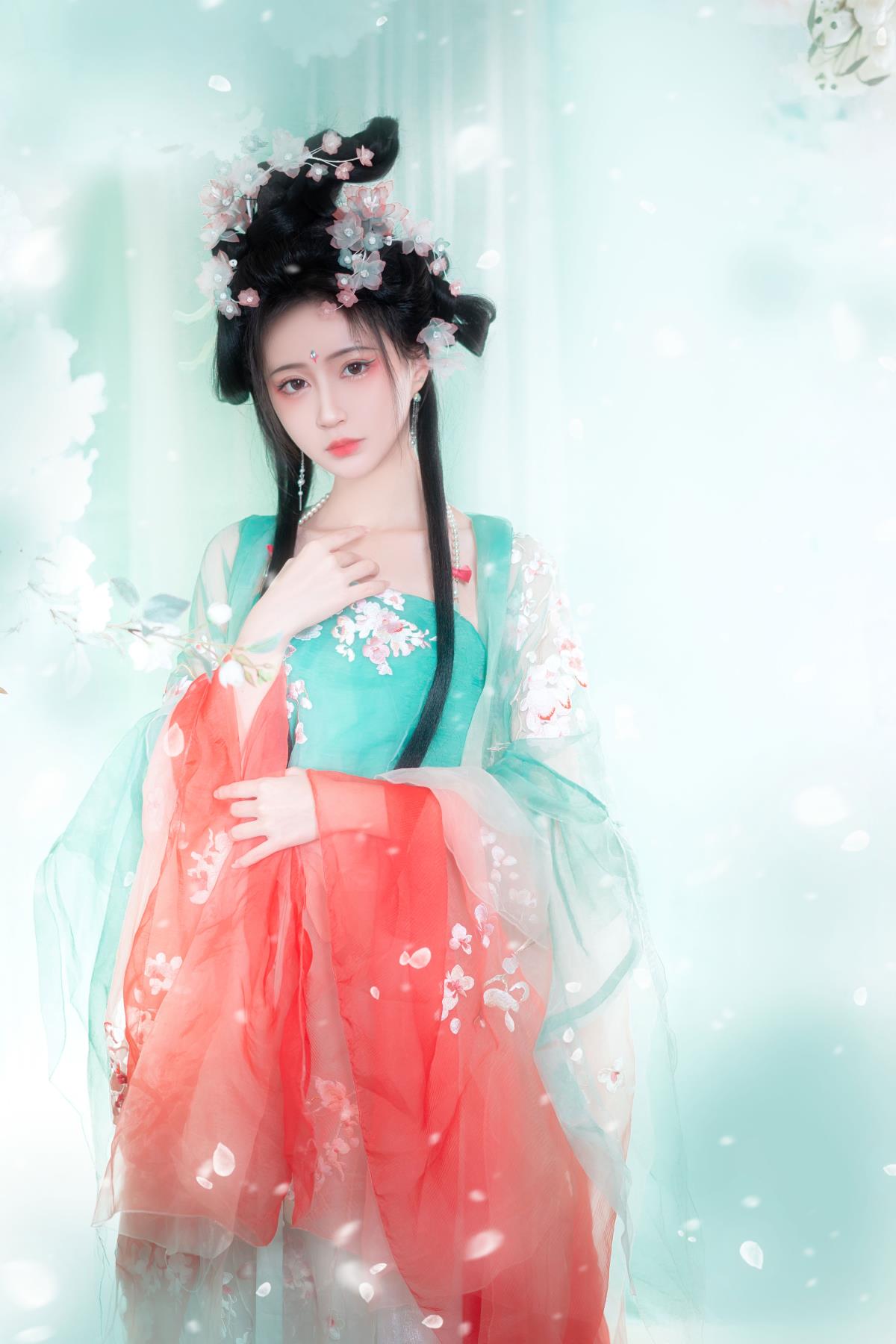 青梅时 - 摄影：少时白 - 模特：绮罗生的小苏苏-艺语图