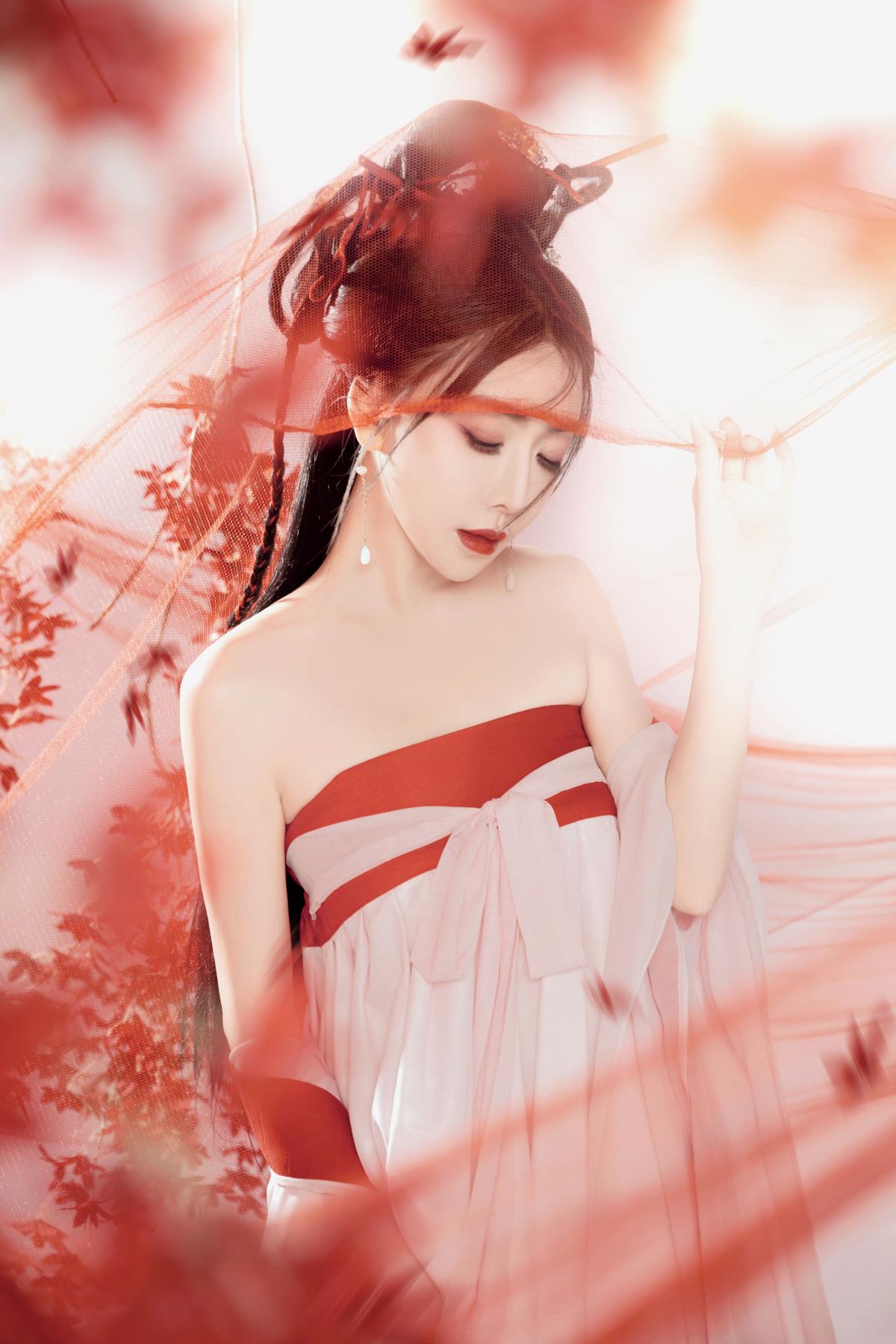 枫叶飘红 - 摄影：@鹏叔 - 模特：雪宝-艺语图