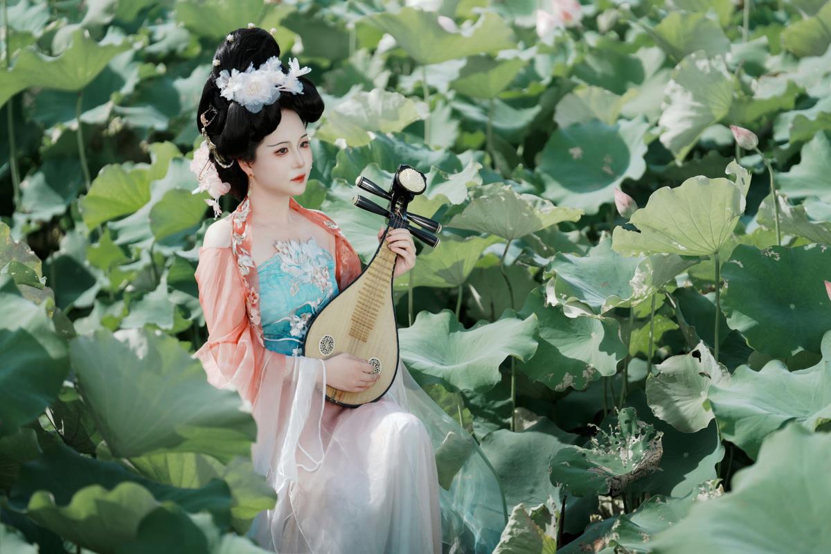 SONY A7C2直出人像(干货分享八) - 摄影:小蜜蜂 - 模特:凝樱执笔-艺语图