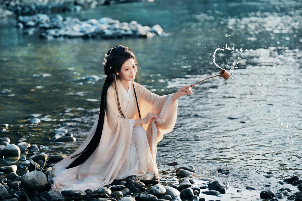 魏晋风人像拍摄 - 摄影：小蜜蜂 - 模特：洛宁-唐-艺语图