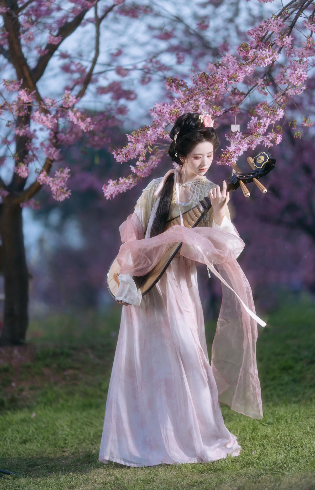 春色如许 – 摄影：晓山青 – 模特：弥弥雀-艺语图