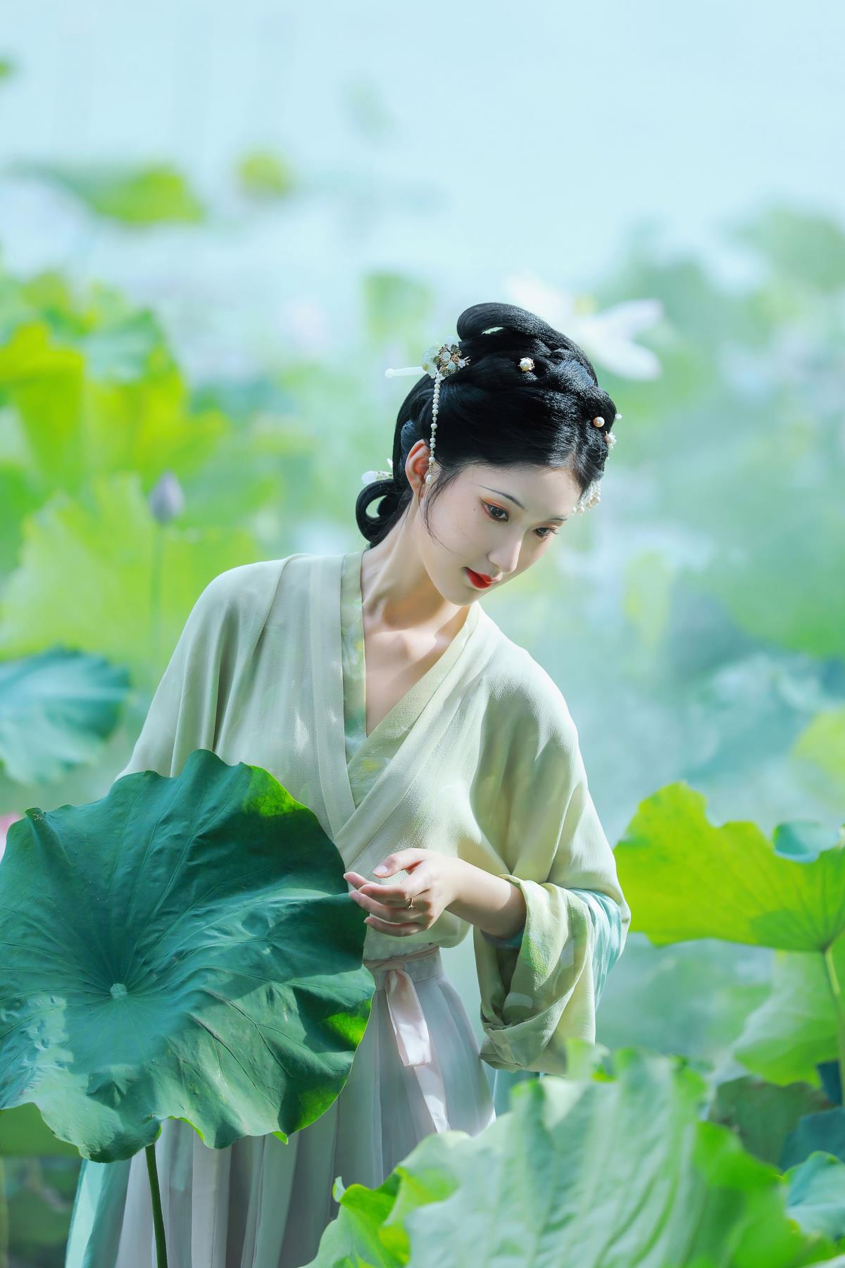 她清冷得好像一首宋词 - 摄影:素昭 - 模特:荷里寒-艺语图