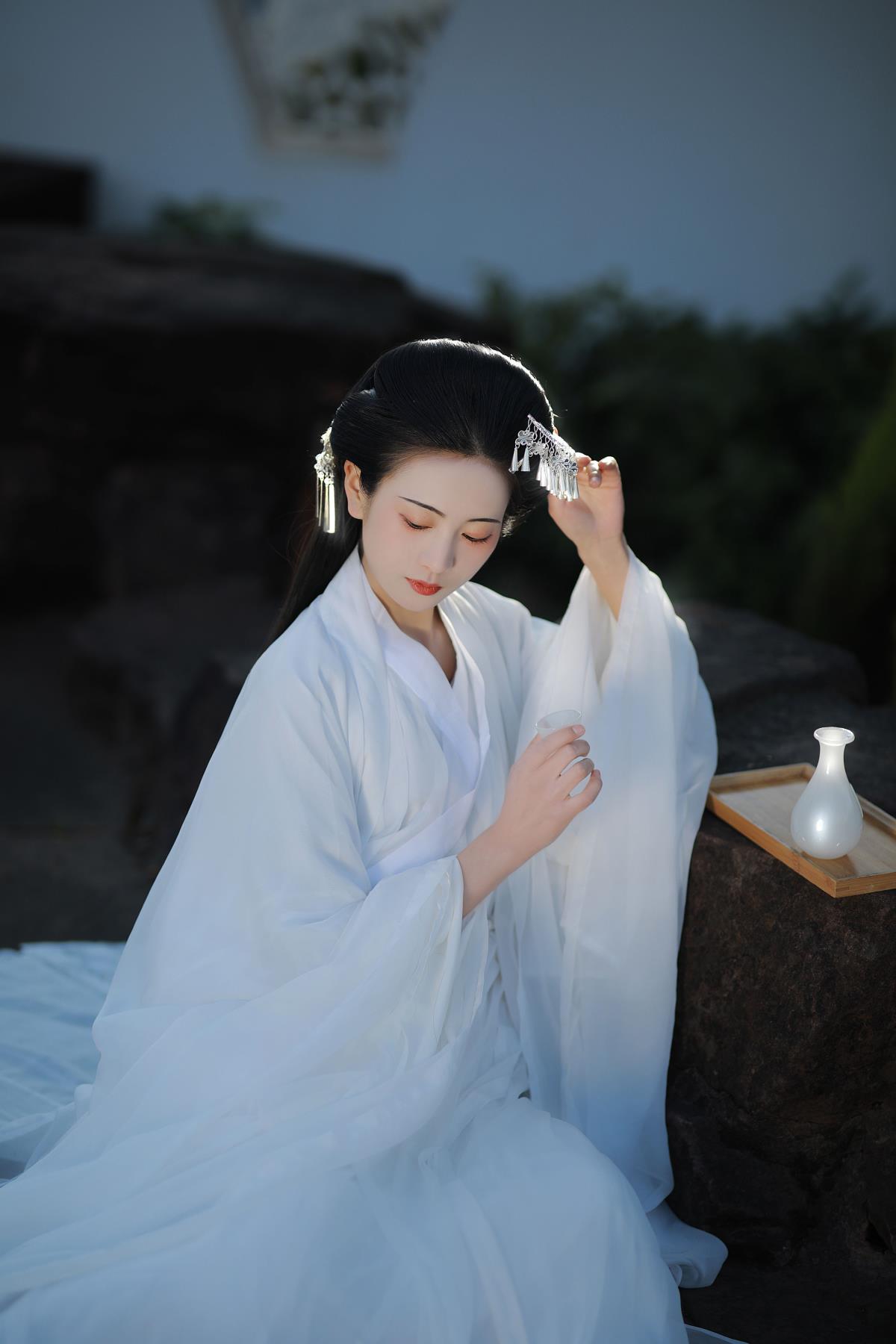 皑如山上雪皎若云间月 - 摄影:阿录- - 模特:瑜瑾-艺语图