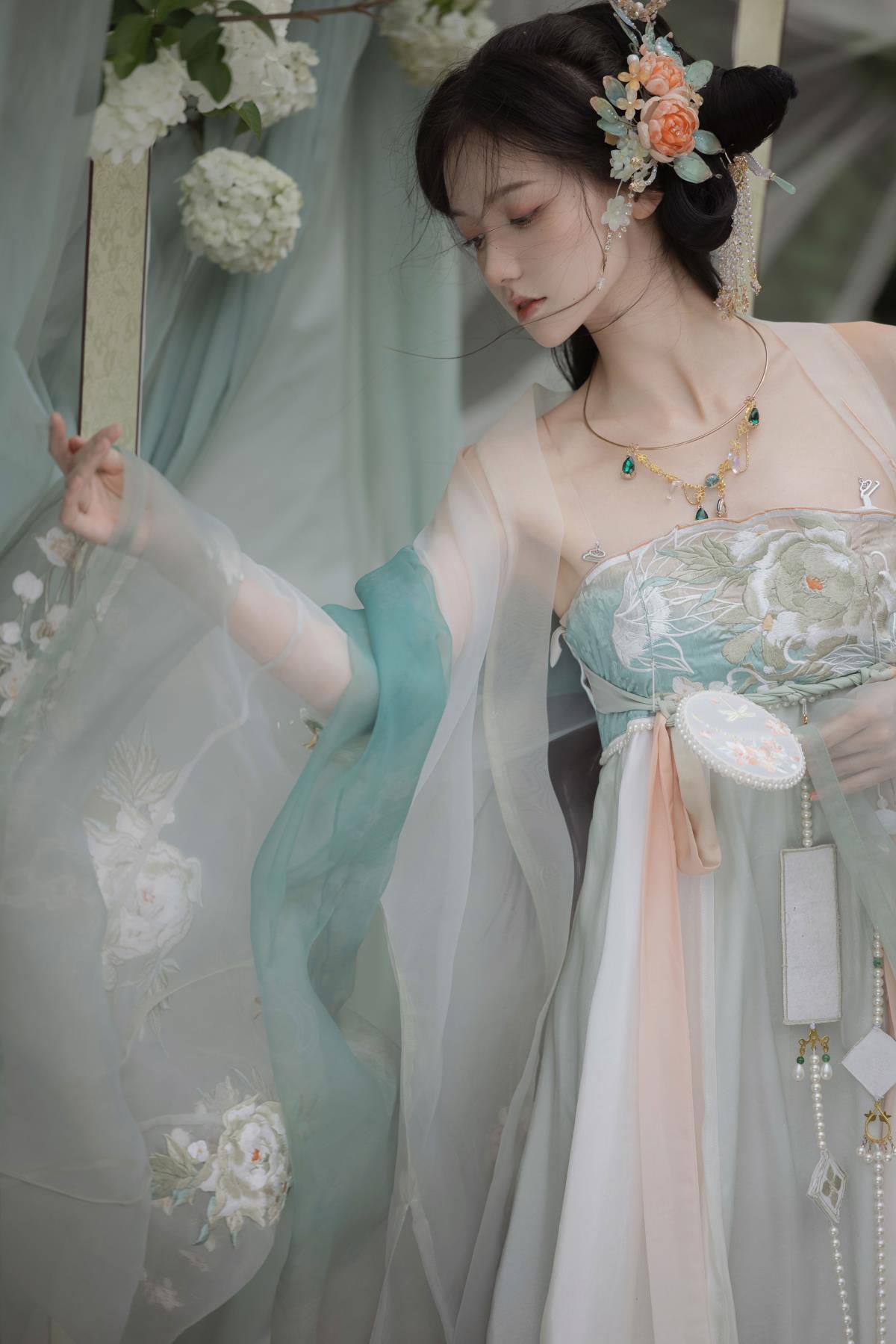 看尽长安花 – 摄影：弓长歌 – 模特：抱走柒柒-艺语图