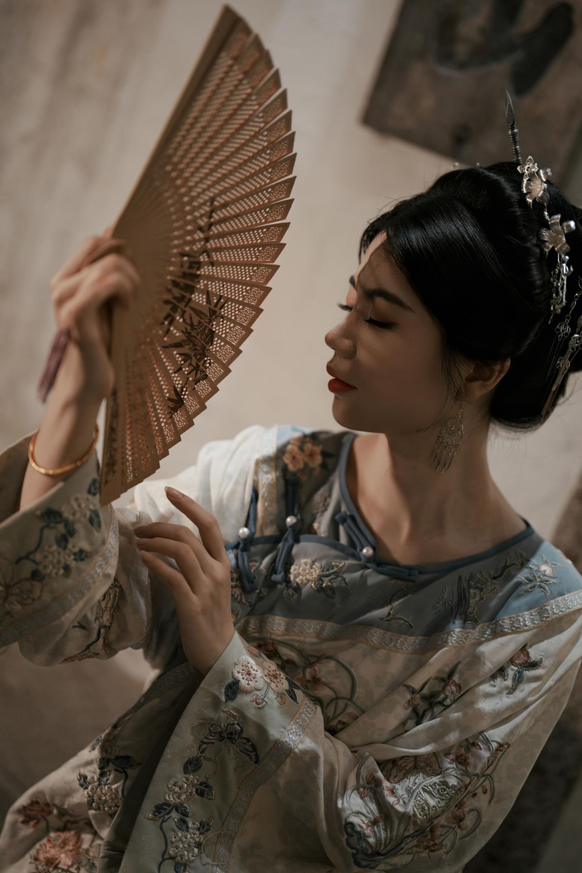 SONY A7C2直出人像(干货分享十) - 摄影:小蜜蜂 - 模特:阿咩-艺语图