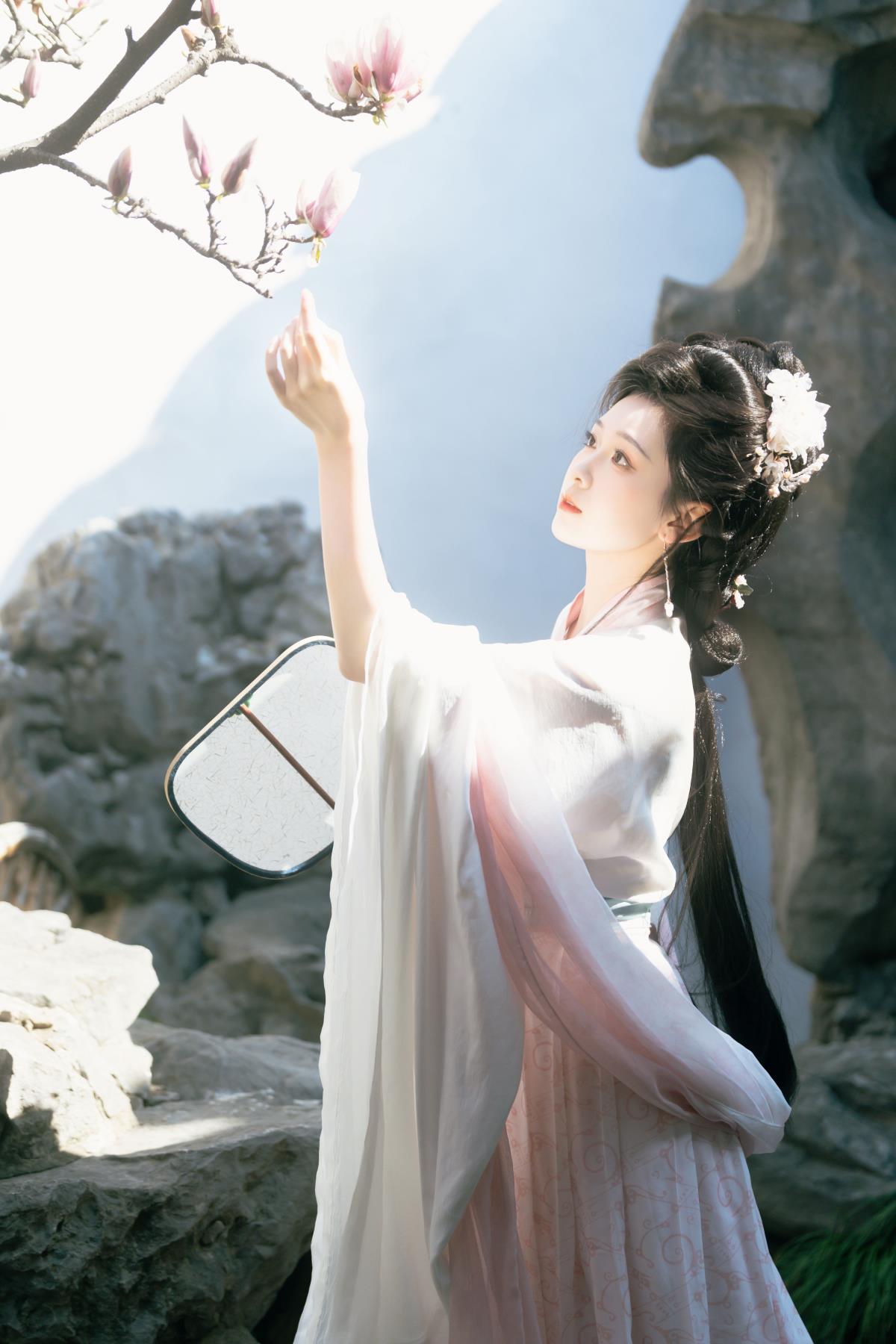 二乔玉兰 | “梦里不知身是客” - 摄影:刘焉见 - 模特:甜心芽芽-艺语图