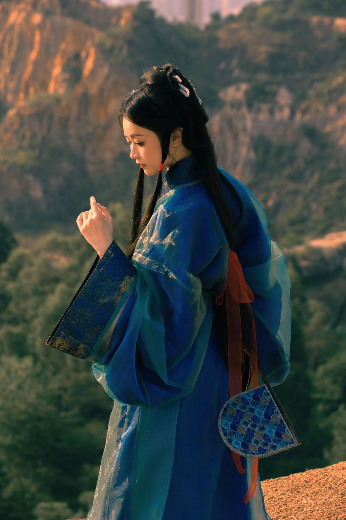 远山行 – 摄影：若寒Rock – 模特：神赐杏杏-艺语图