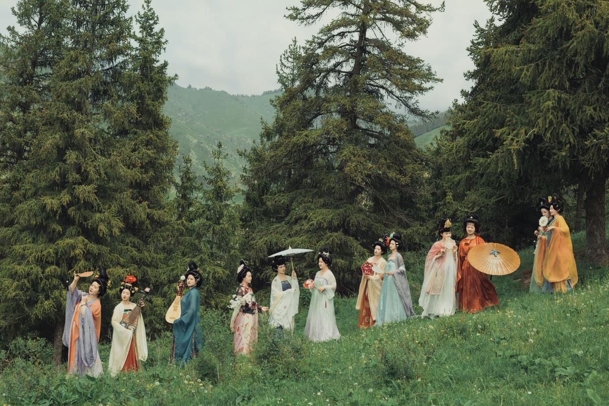 初夏山行 --艺语图