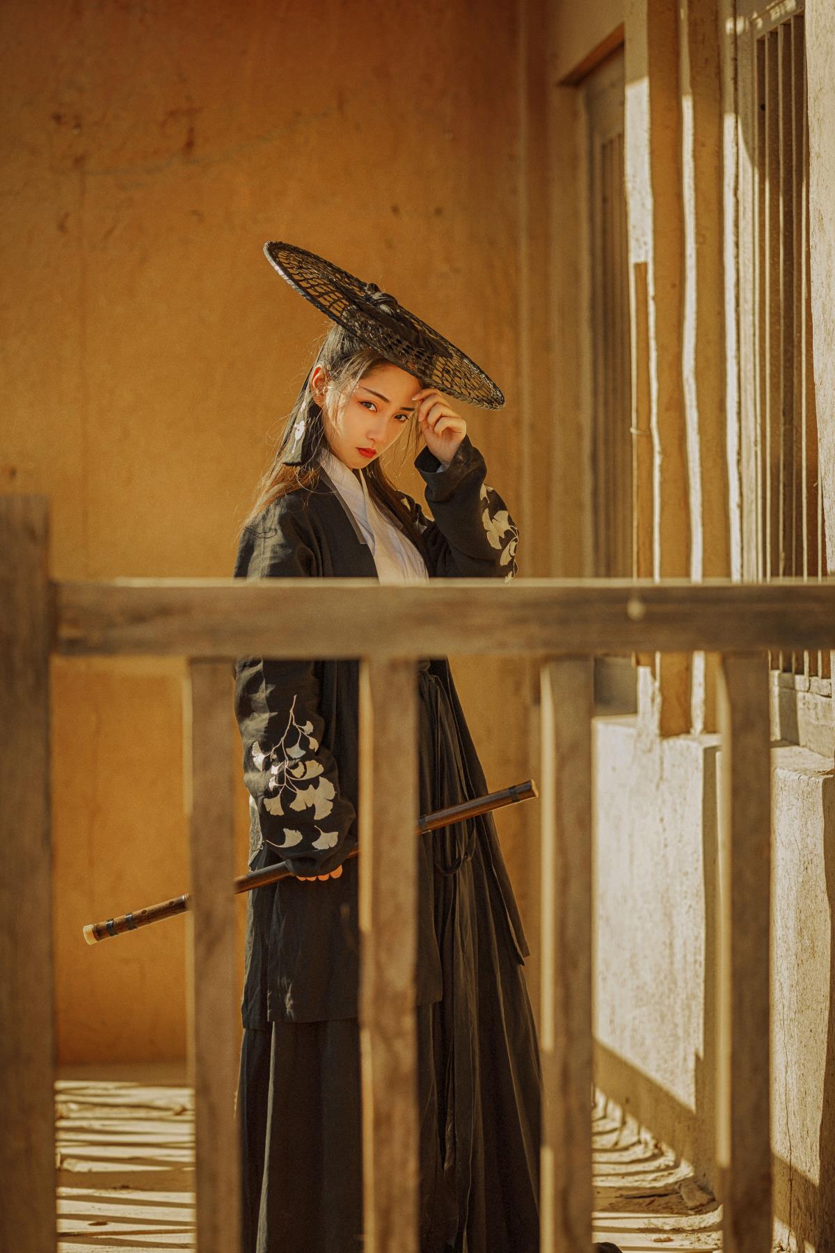 天涯客 - 摄影:万锦其 - 模特:小温暖想要个大太阳-艺语图