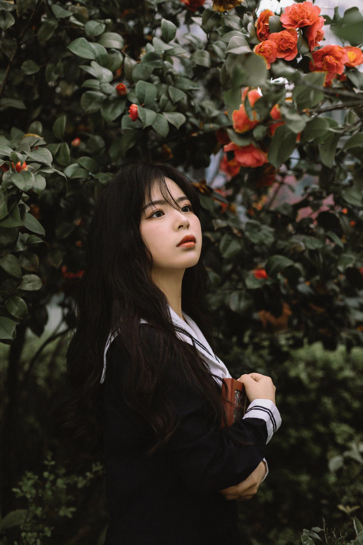 茶花树下的少女 - 摄影:青陵 - 模特:是小白噢-艺语图