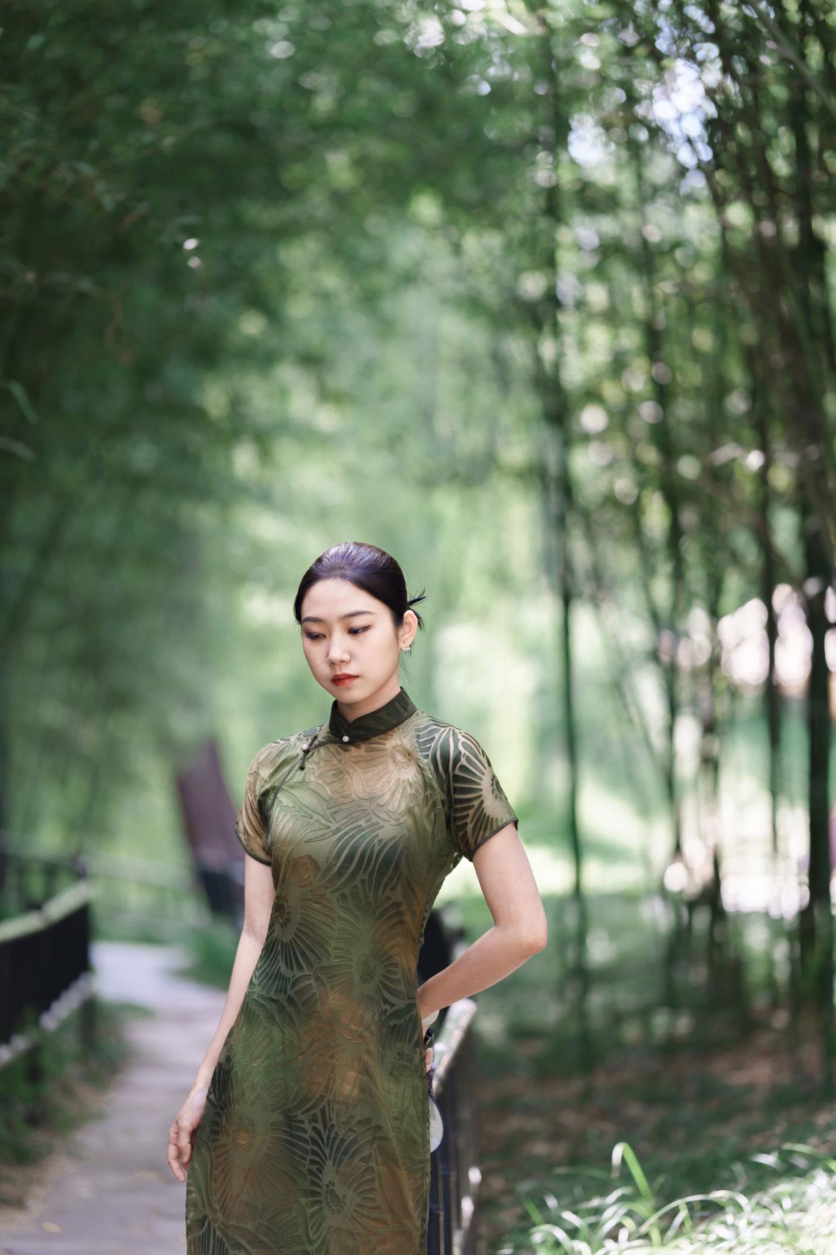 旗袍少女 – 摄影：弗雷想拍照 – 模特：喷火鹅-艺语图