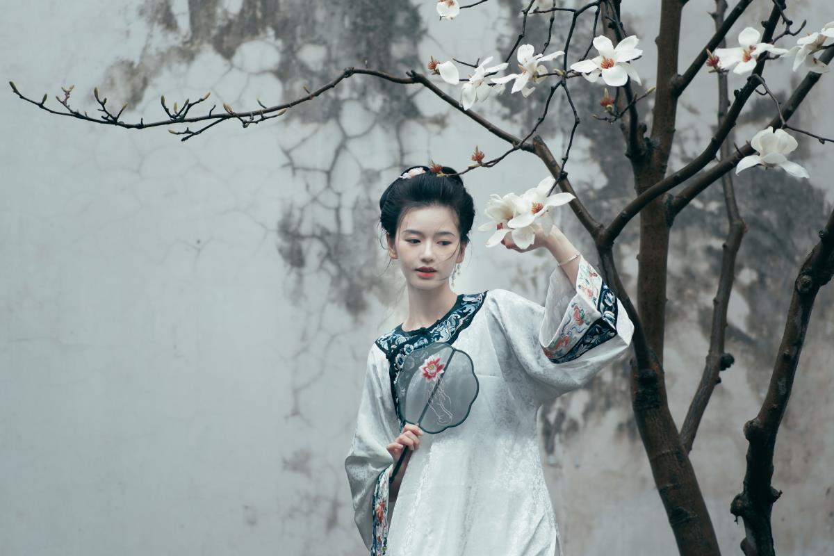 烟雨往事 - 摄影:小哥邪帝叫你灵儿 - 模特:鹿半仙儿_-艺语图