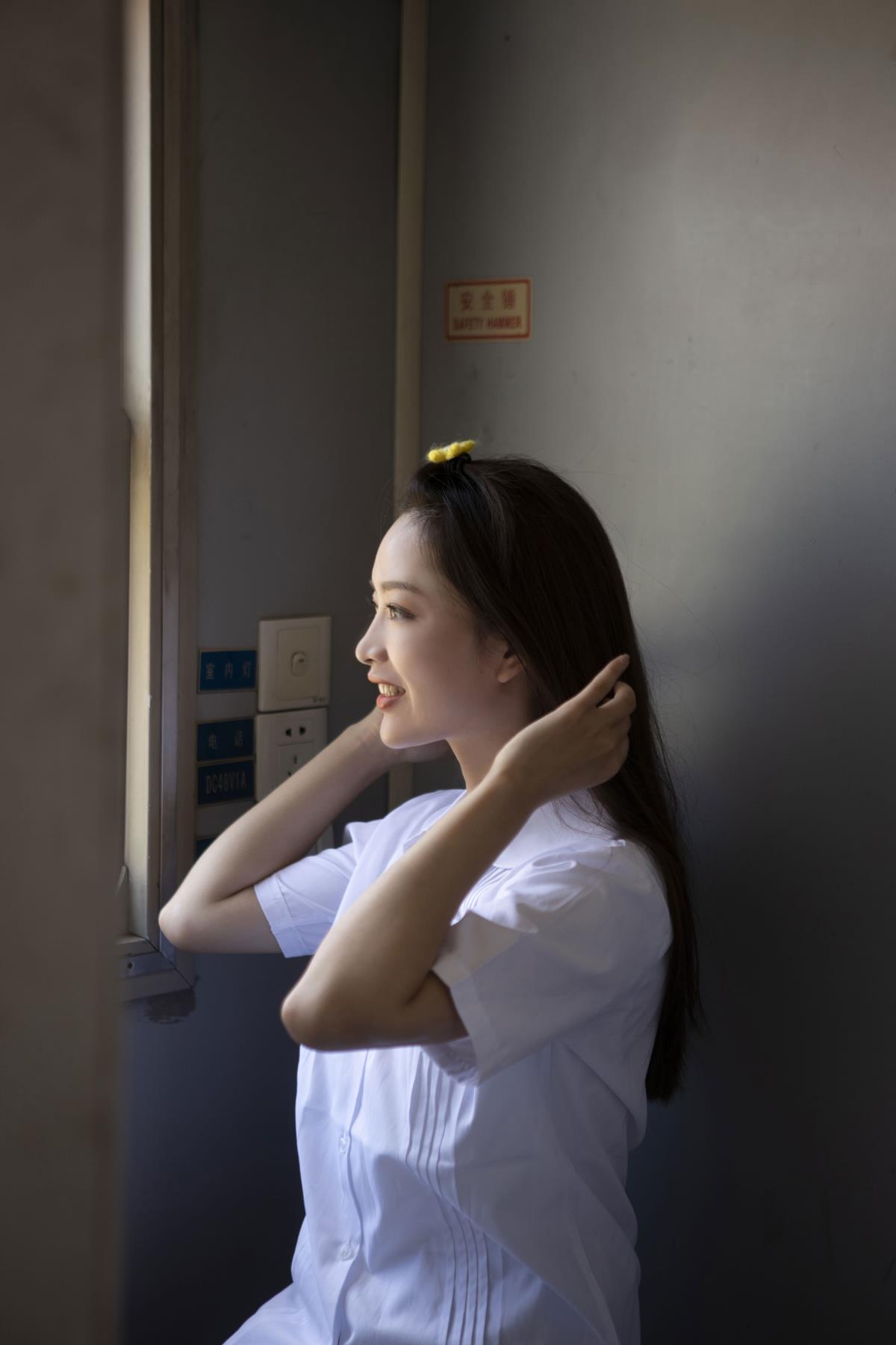 那个看到你就傻笑的人 - 摄影：BENLEON - 模特：Soooonely-艺语图