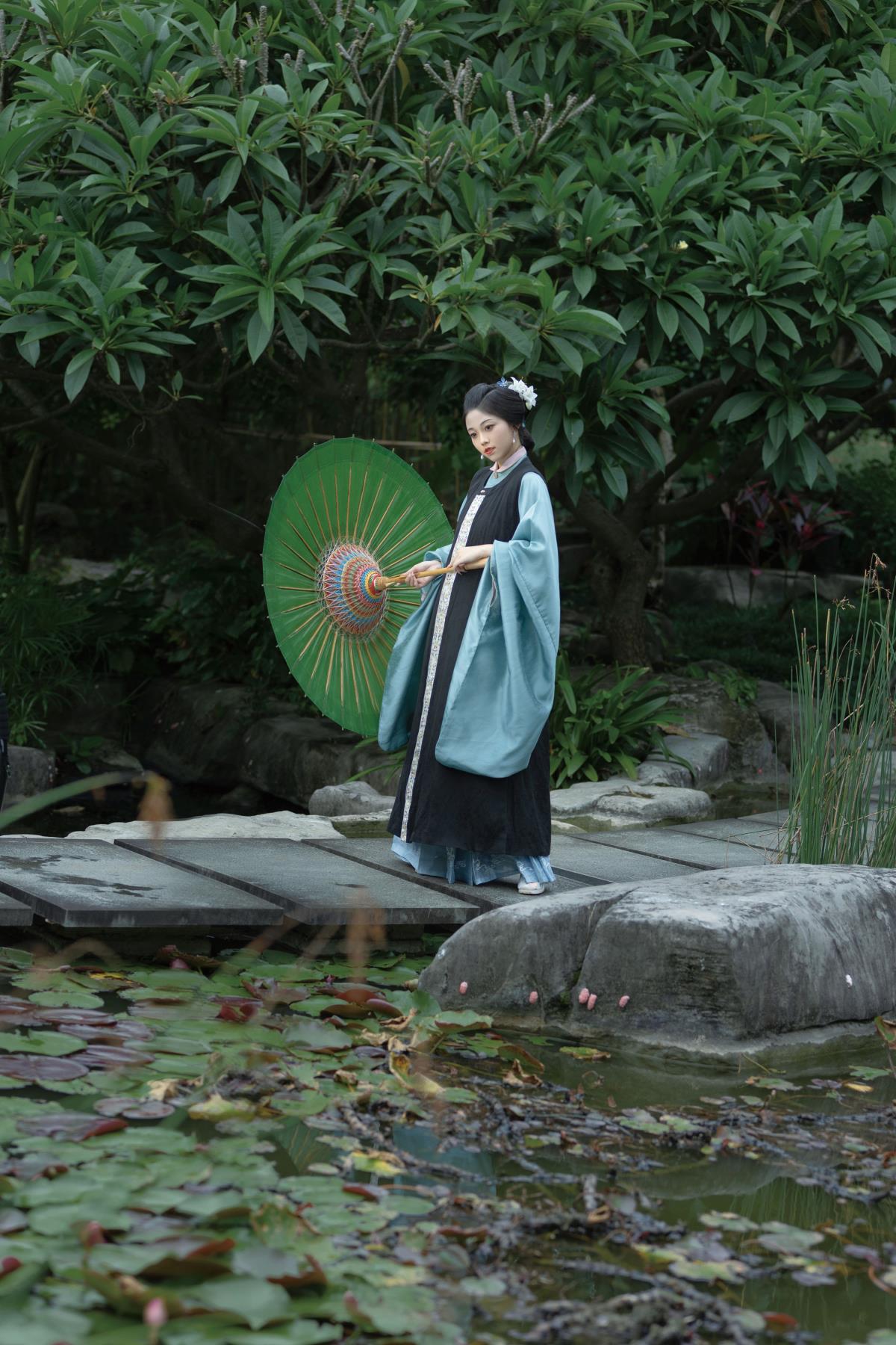 秋灯琐忆 – 摄影：連翹____ – 模特：谨陬捌-艺语图