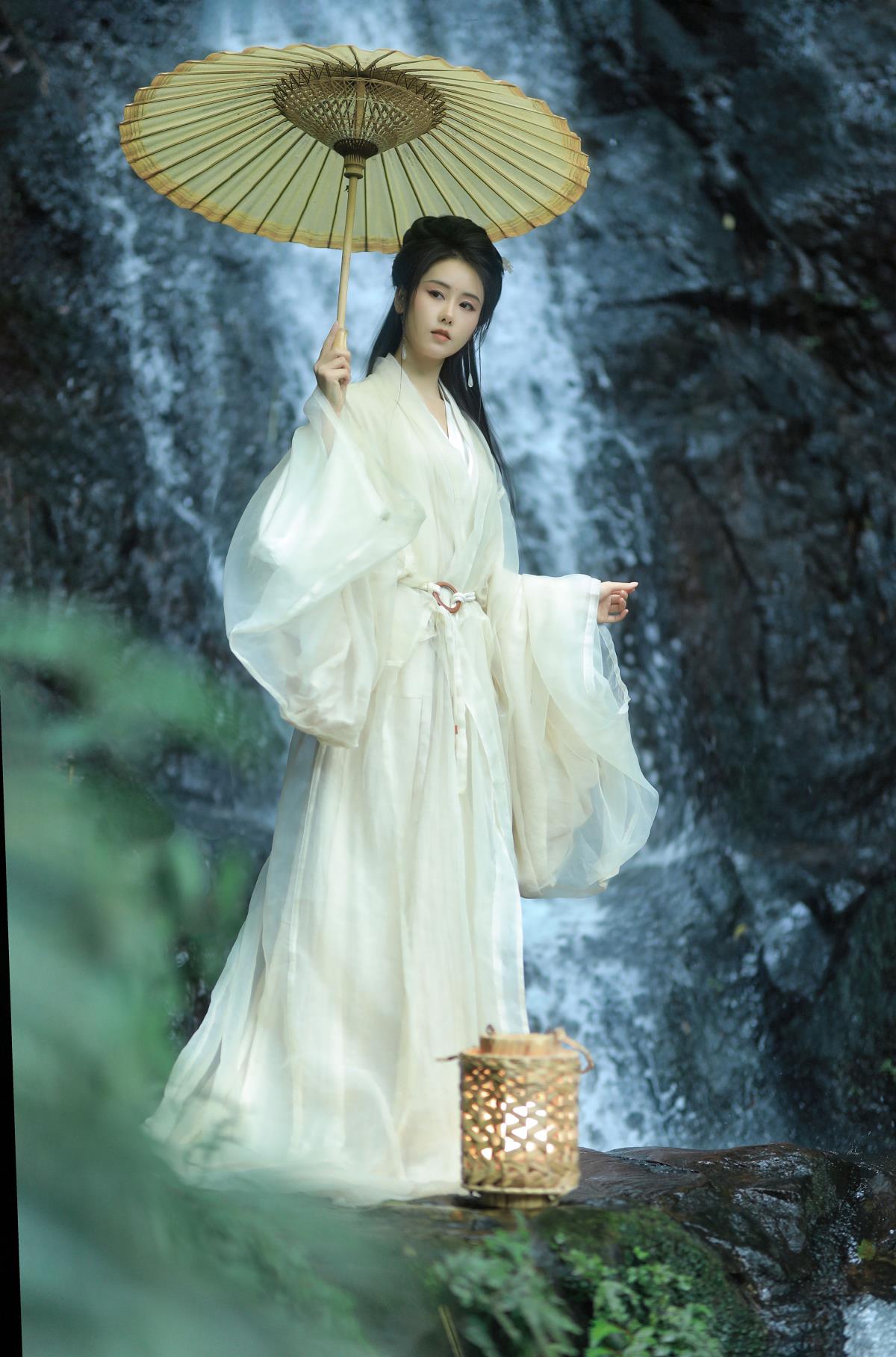 山月 - 摄影：花间 - 模特：人间月-素尘-艺语图