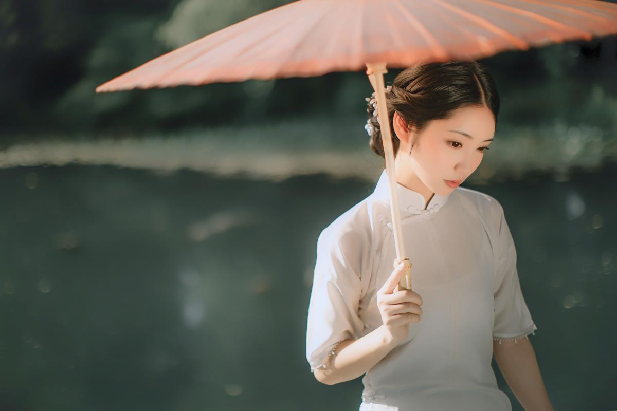 柳絮旗袍 - 摄影：薄荷白 - 模特：小温暖想要个大太阳-艺语图