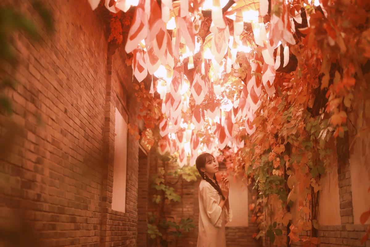 我与春风皆过客，你携秋水揽星河 - 摄影：双木嘉容 - 模特：一颗蒲桃树-艺语图