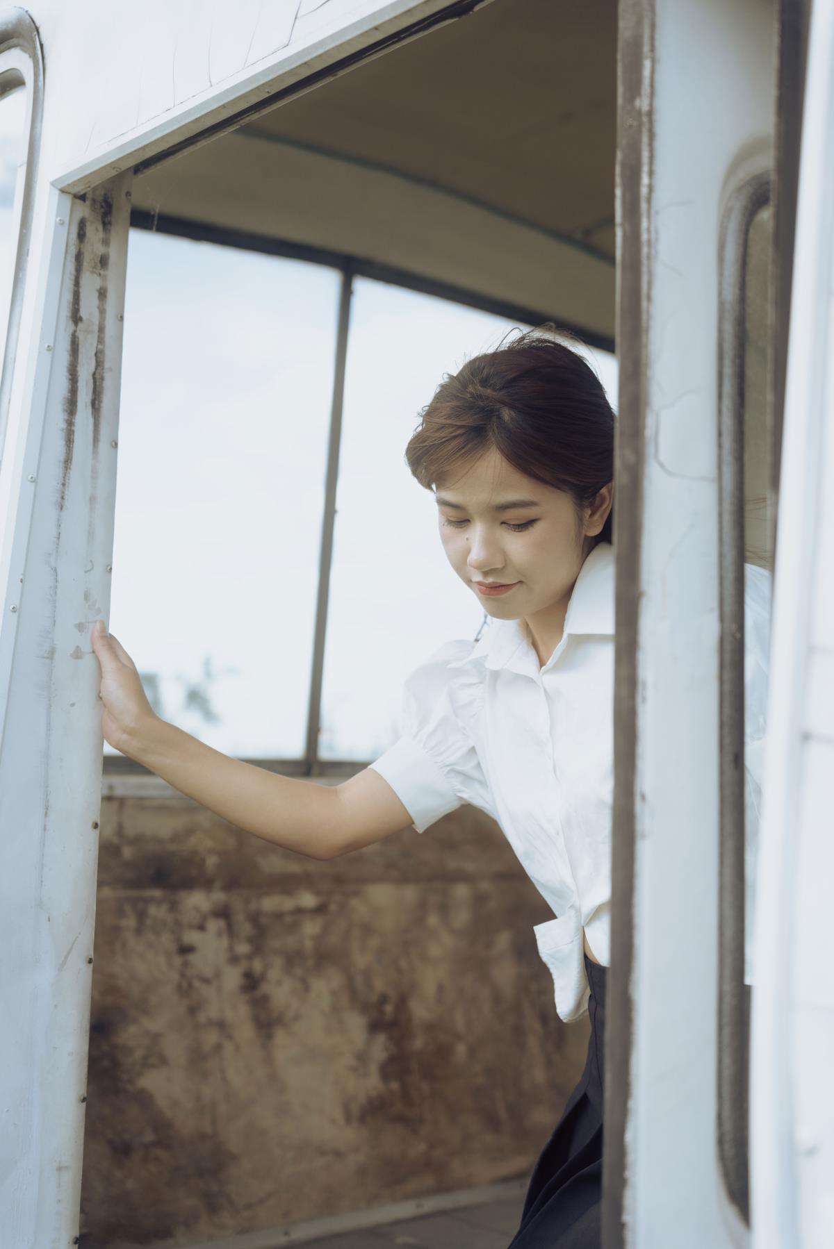 中巴车带我回家 - 摄影:指尖风月 - 模特:落痣_-艺语图