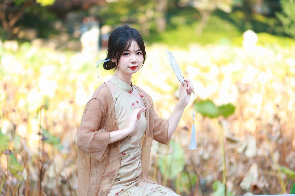 秋风词 – 摄影：荷叶叶 – 模特：暮烟色CC-艺语图