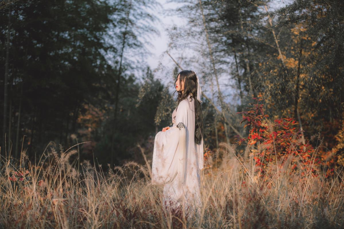 余烬 - 摄影：万锦其 - 模特：当初叫人家小田田-艺语图