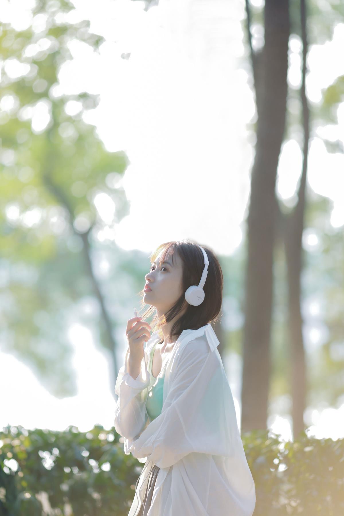 光下漫步 - 摄影：芥茉 - 模特：口可-艺语图