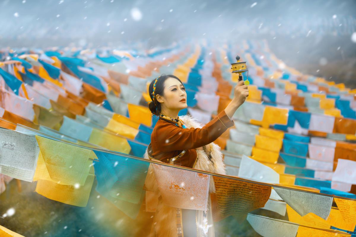 转山 - 摄影:摄影师不可说 - 模特:两条鱼摆摆-艺语图