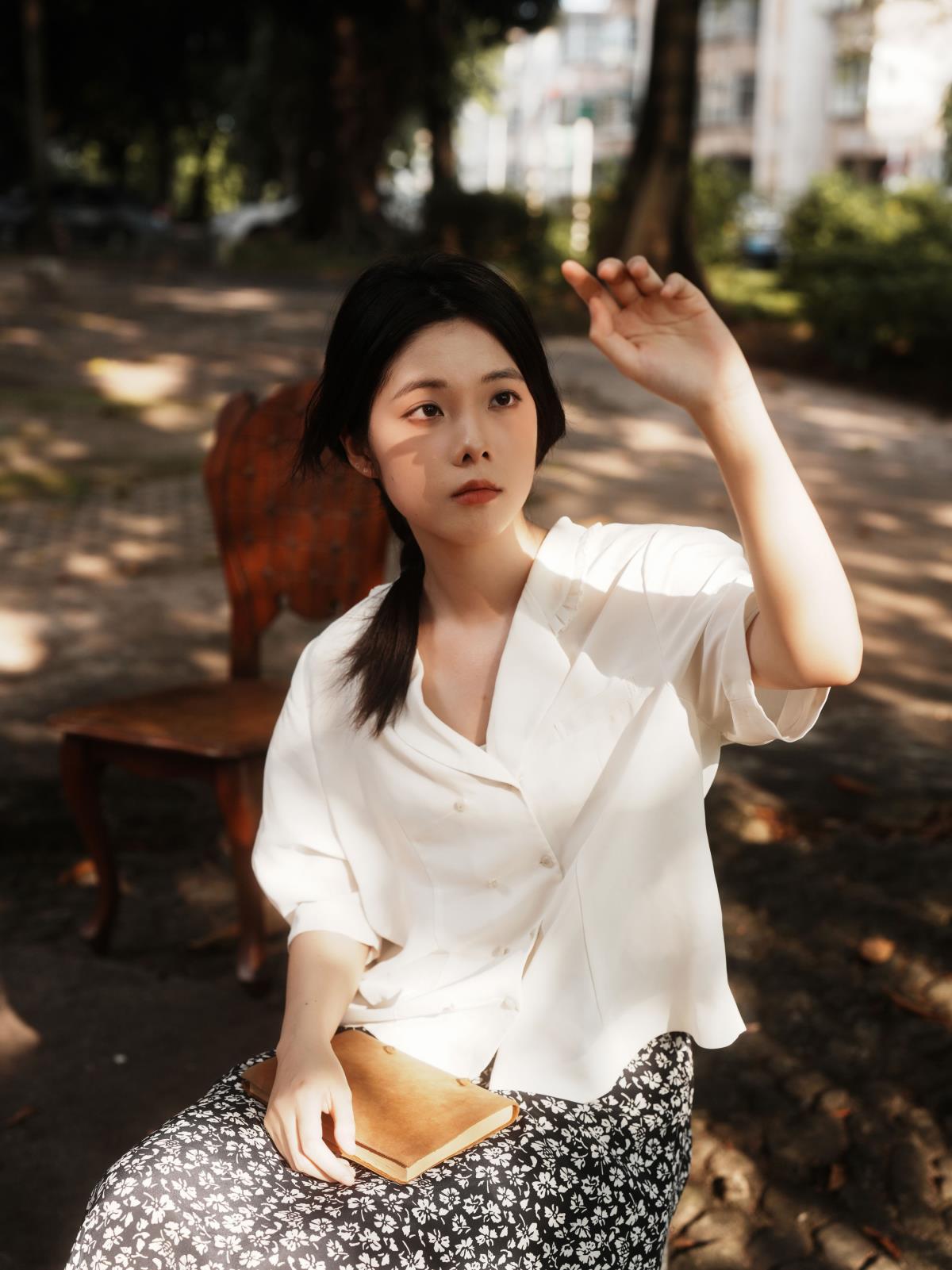 牛皮日记里的花香 – 摄影：摄影师杨小简 – 模特：小椰-艺语图