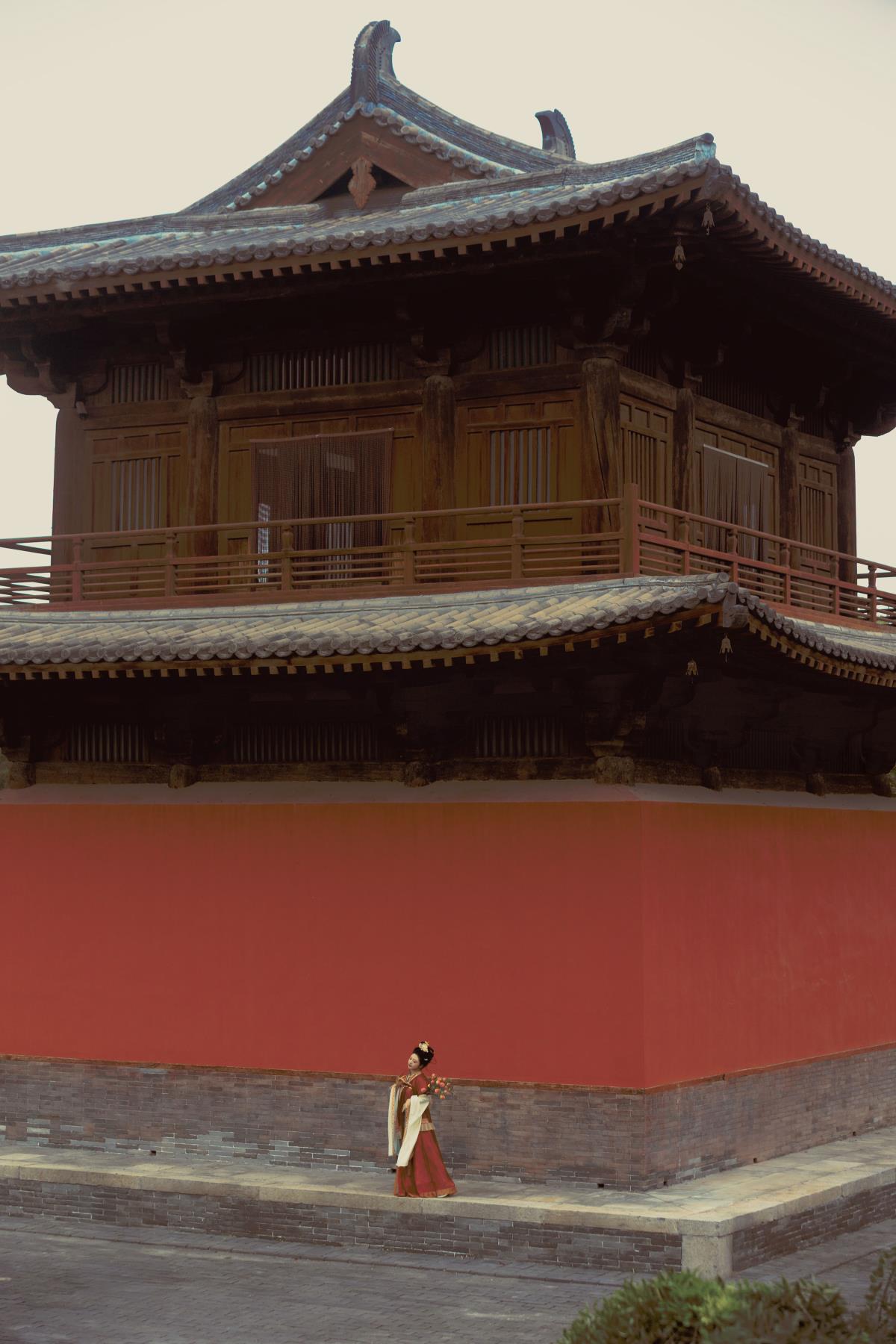 秋游古寺 – 摄影：若寒Rock – 模特：哎呀白爱拍照-艺语图