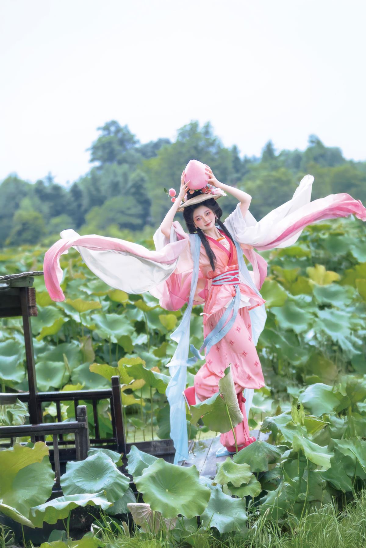 荷间桃仙，汉服嬉夏 –-艺语图