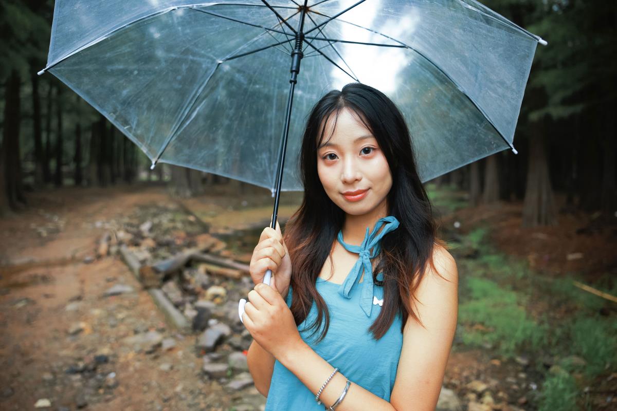 在潮湿的暴雨中 – 摄影：摄影师鹤白 – 模特：小u-艺语图