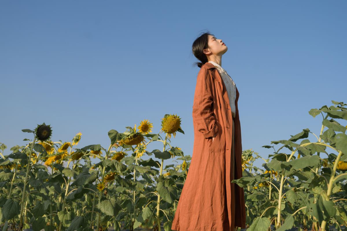 向日葵的守望者 – 摄影：尤里CC – 模特：芦苇微微-艺语图