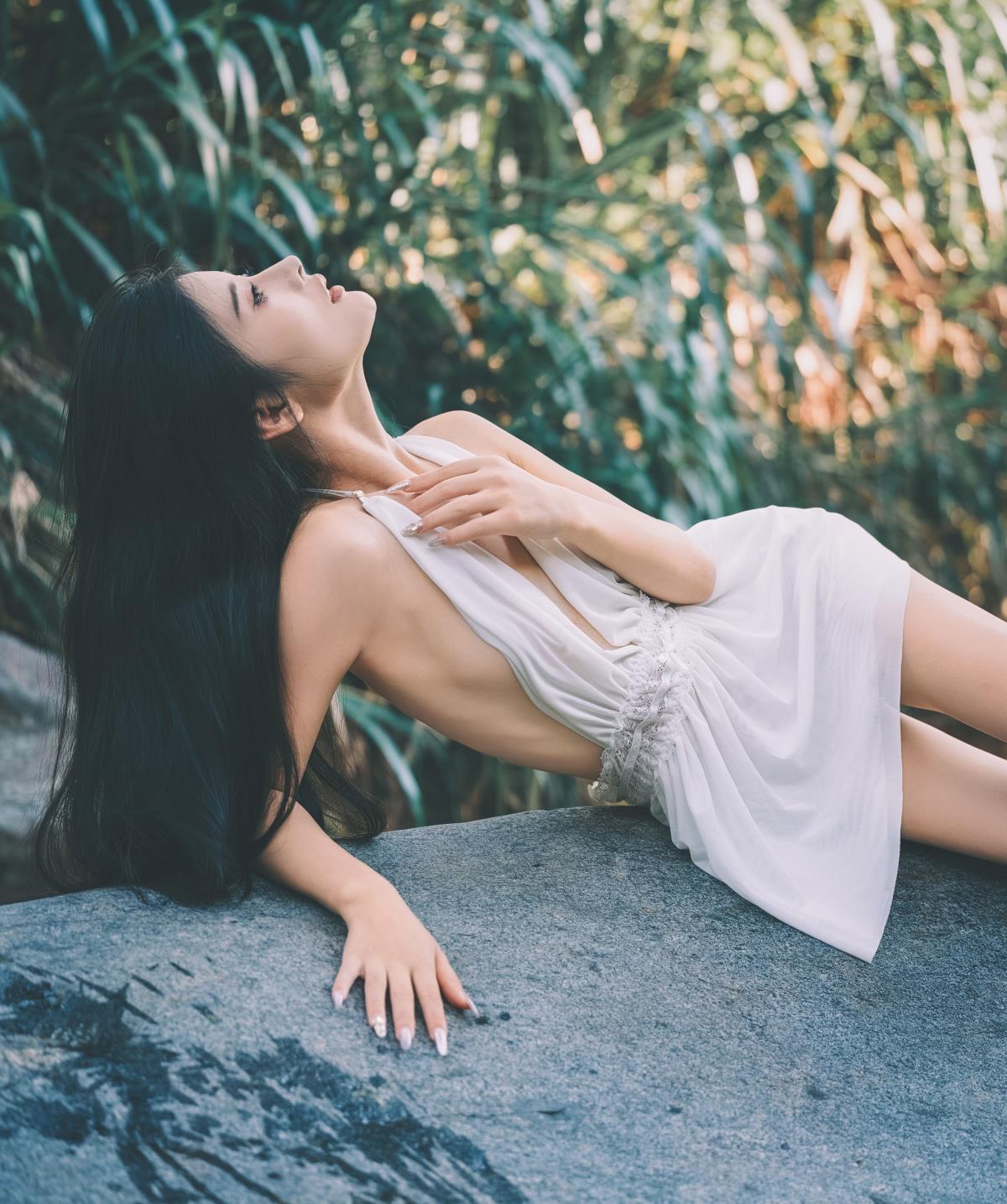 夏日溪水 – 摄影：Flying I 叩光 – 模特：由美-艺语图