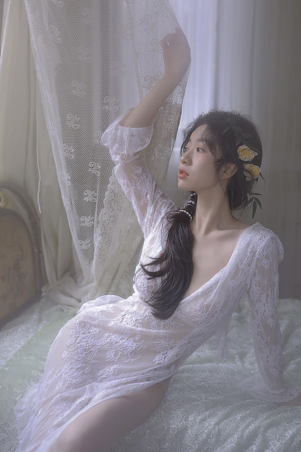 窗 – 摄影：周忠孜忆 – 模特：姚-胖胖-艺语图