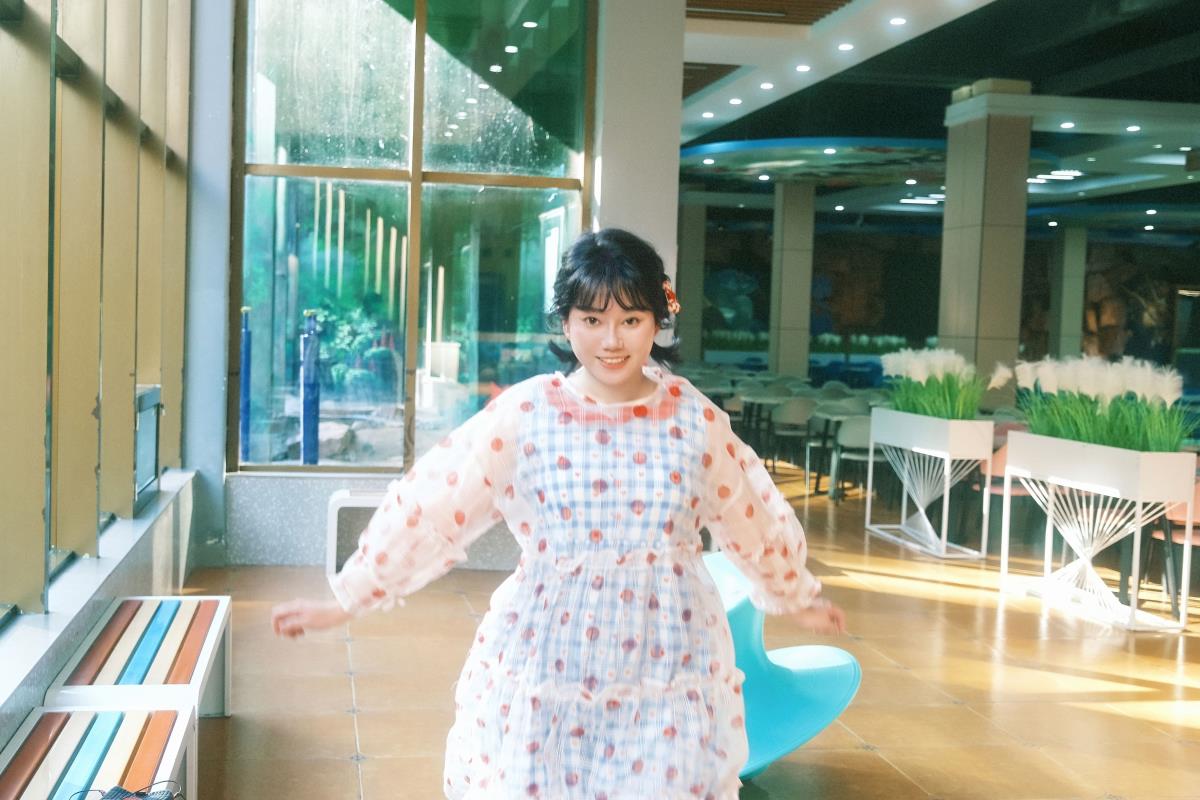 活在光里 – 摄影：溜花梨 – 模特：璐璐-艺语图