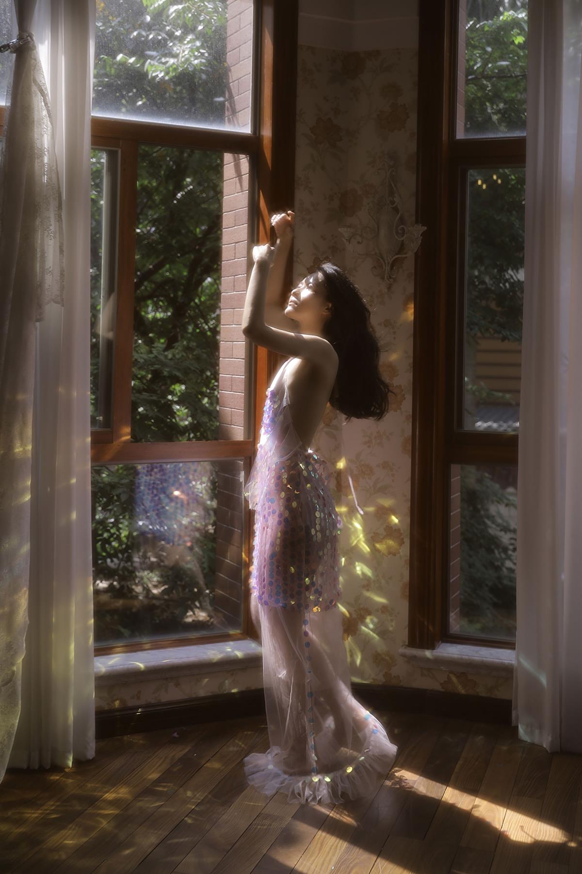 她在发光 – 摄影：周忠孜忆 – 模特：敏敏-艺语图