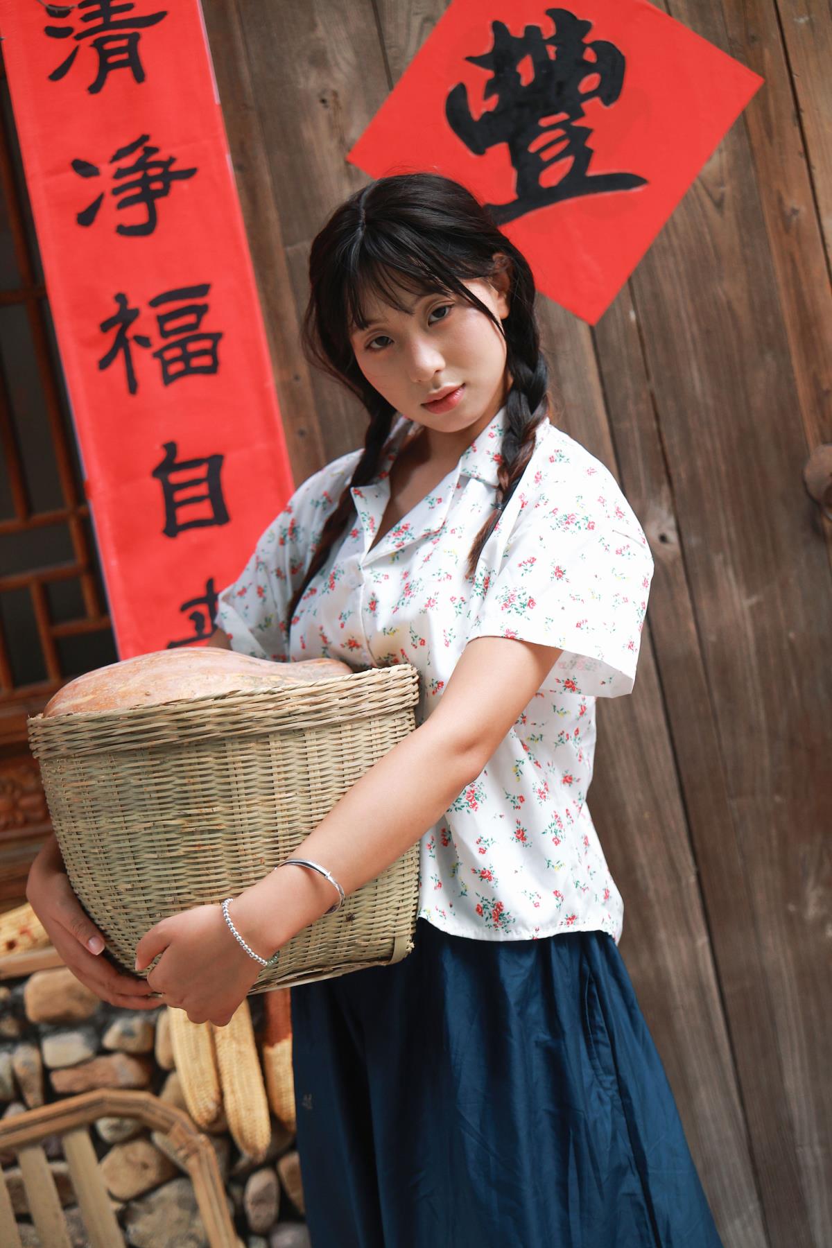 丰收的喜悦 – 摄影：摄影师鹤白 – 模特：小u-艺语图