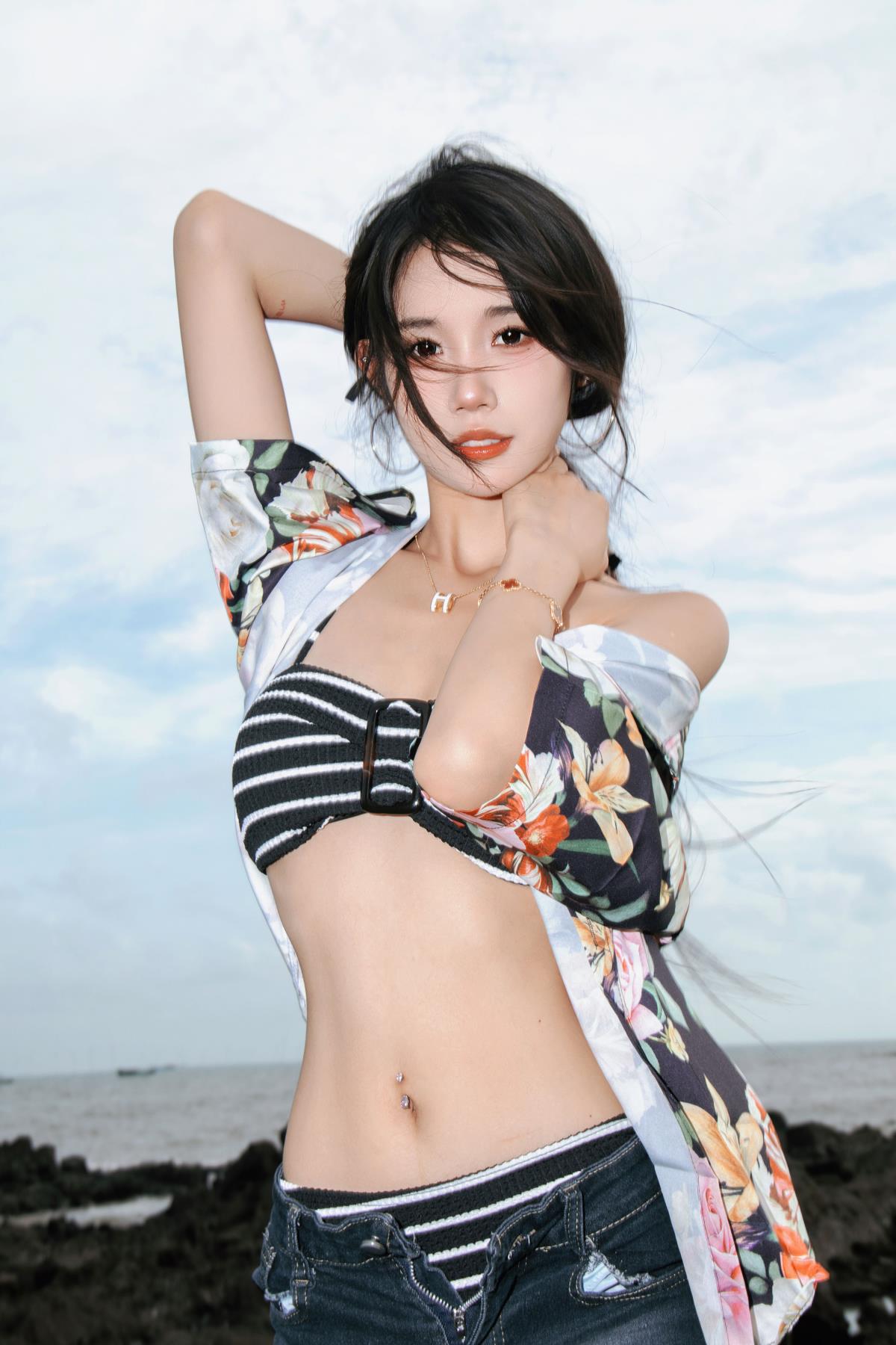 怪石滩 – 摄影：岛南柑丘 – 模特：小欣吃不饱-艺语图