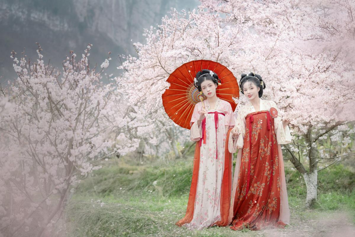 一朝春雨落·十里春花开 – 摄影：徐雨青 – 模特：遥七不卖鸡毛菜-艺语图