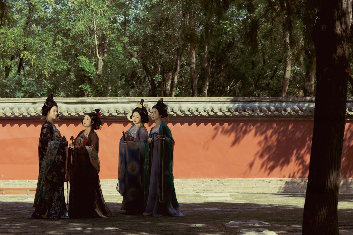 秋游古寺 –-艺语图