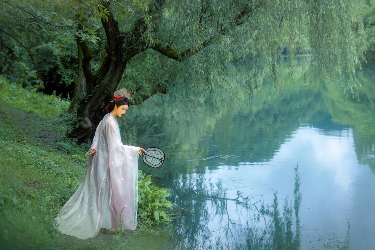 柳 - 摄影：徐雨青 - 模特：小重山山-艺语图