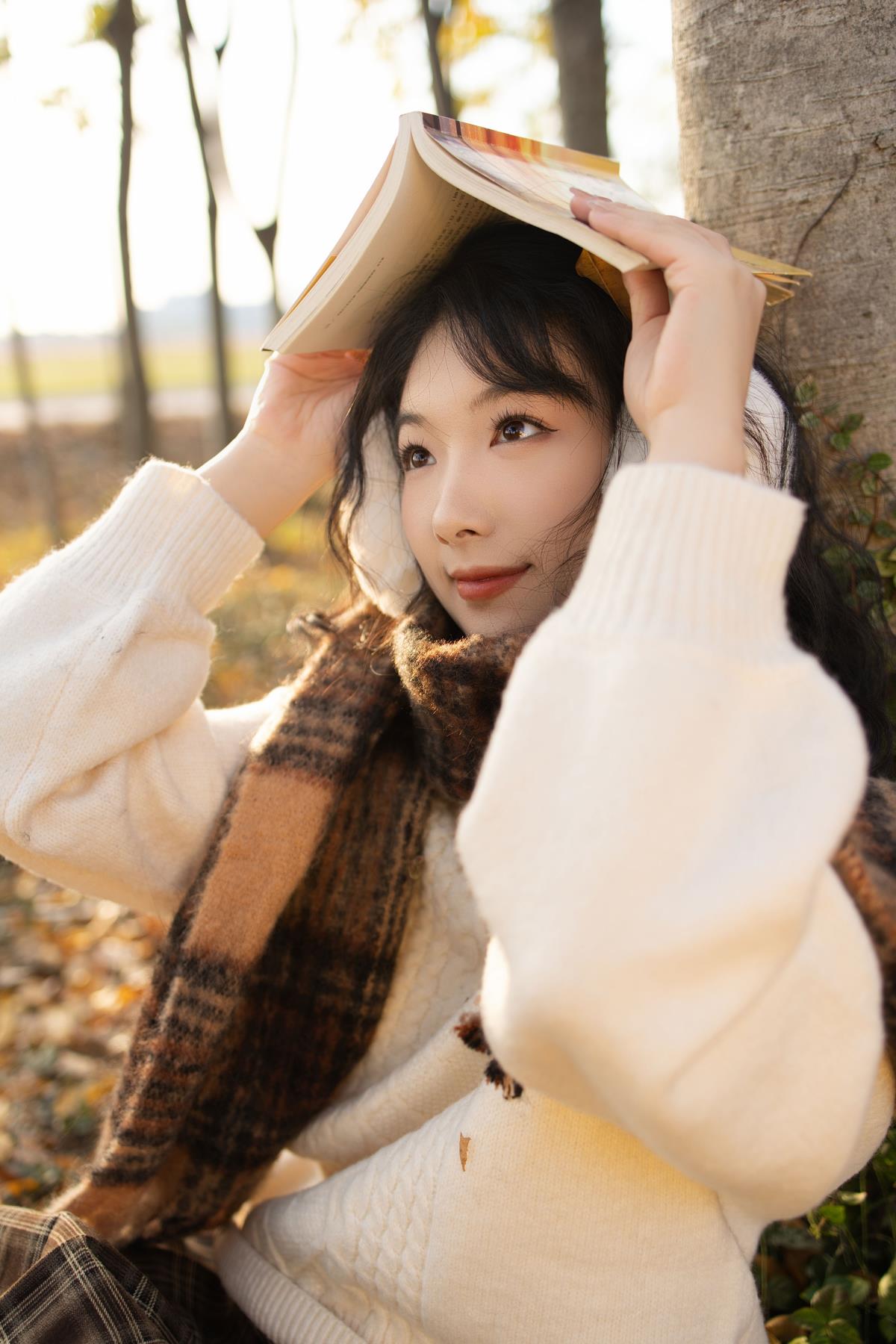 秋天的枫叶 – 摄影：Lucy – 模特：园园-艺语图